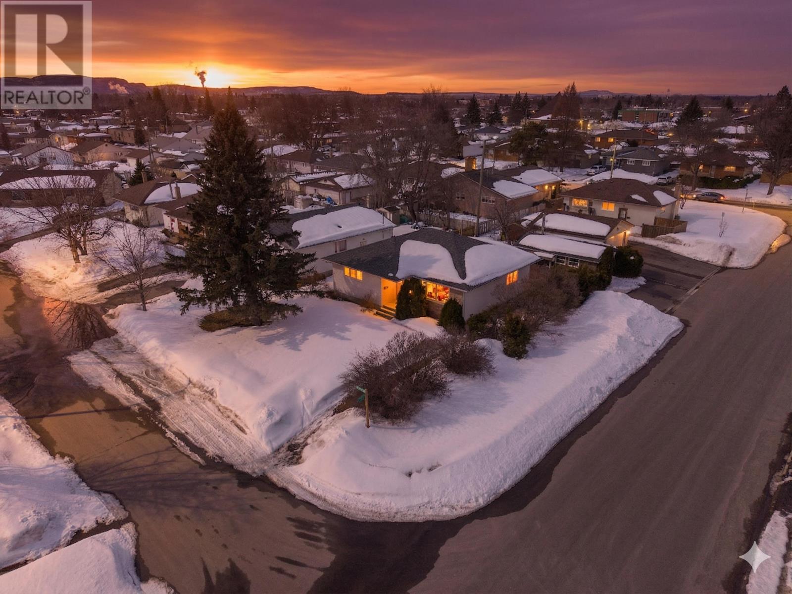231 Briar Bay, Thunder Bay, Ontario  P7C 1M1 - Photo 1 - TB2600692