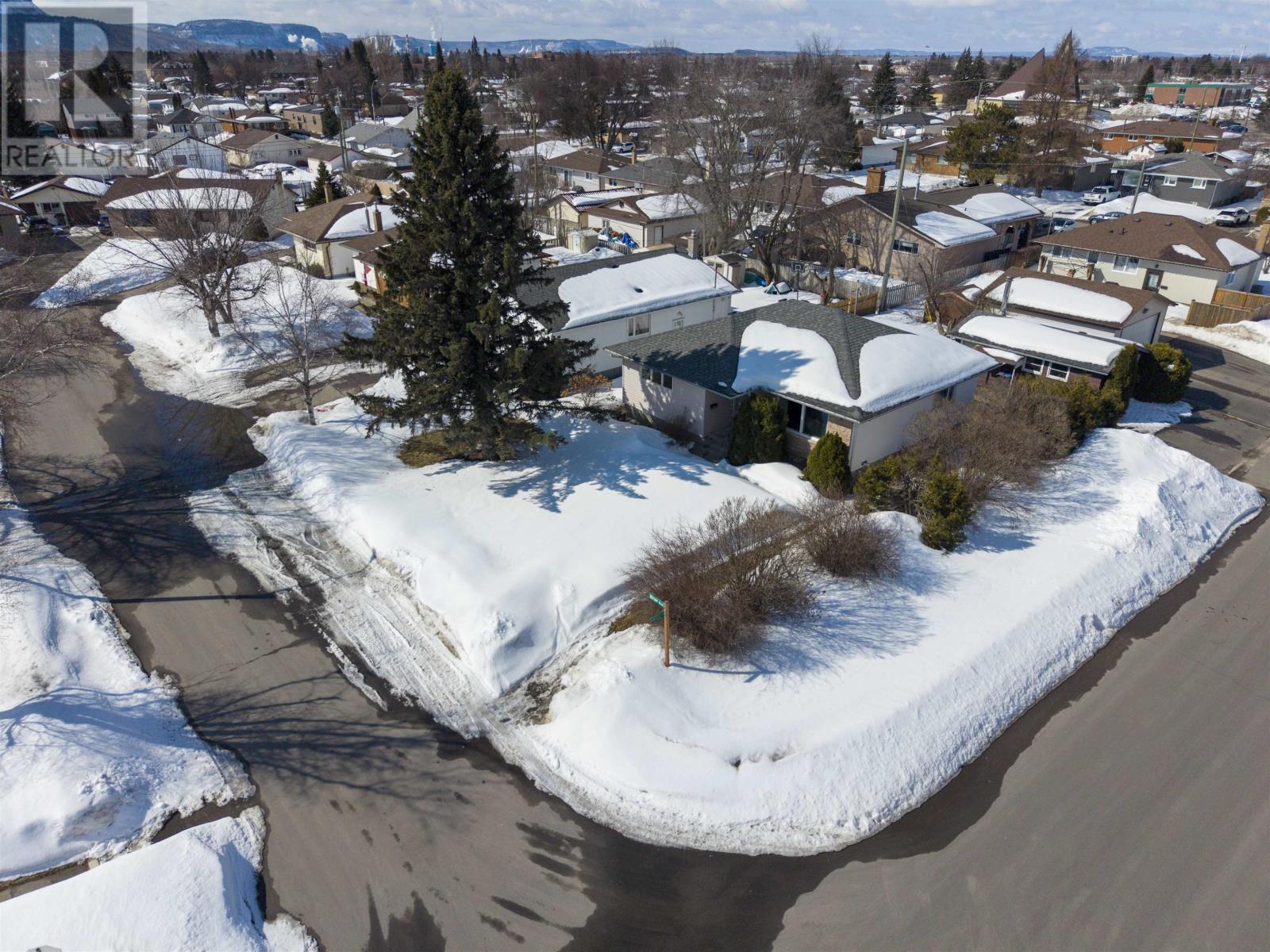 231 Briar Bay, Thunder Bay, Ontario  P7C 1M1 - Photo 5 - TB2600692
