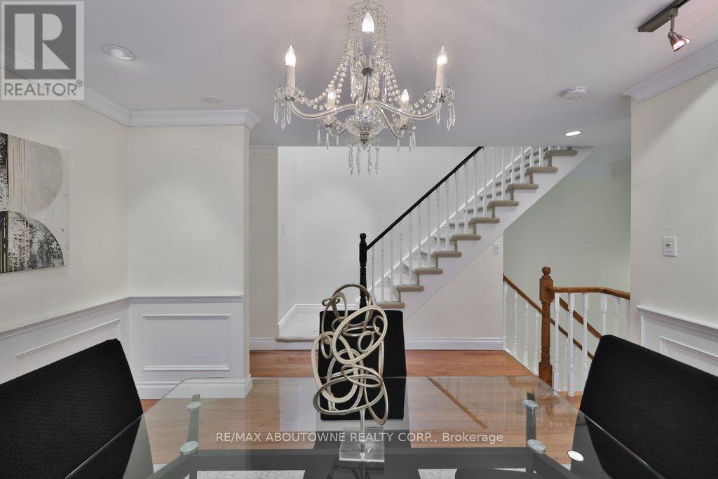 86 Forsythe Street, Oakville, Ontario  L6K 3J8 - Photo 11 - W12995146