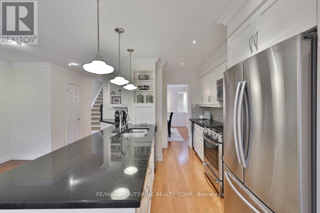 86 Forsythe Street, Oakville, Ontario  L6K 3J8 - Photo 15 - W12995146