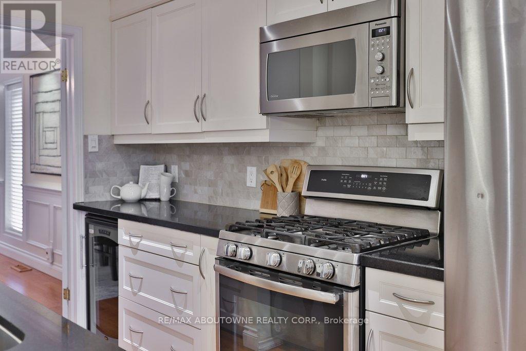 86 Forsythe Street, Oakville, Ontario  L6K 3J8 - Photo 18 - W12995146