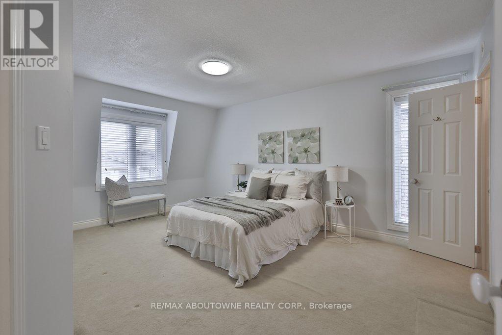 86 Forsythe Street, Oakville, Ontario  L6K 3J8 - Photo 23 - W12995146