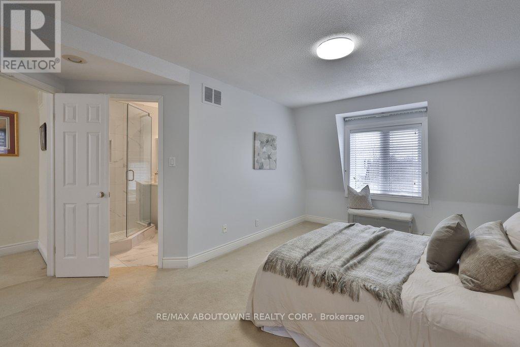 86 Forsythe Street, Oakville, Ontario  L6K 3J8 - Photo 24 - W12995146