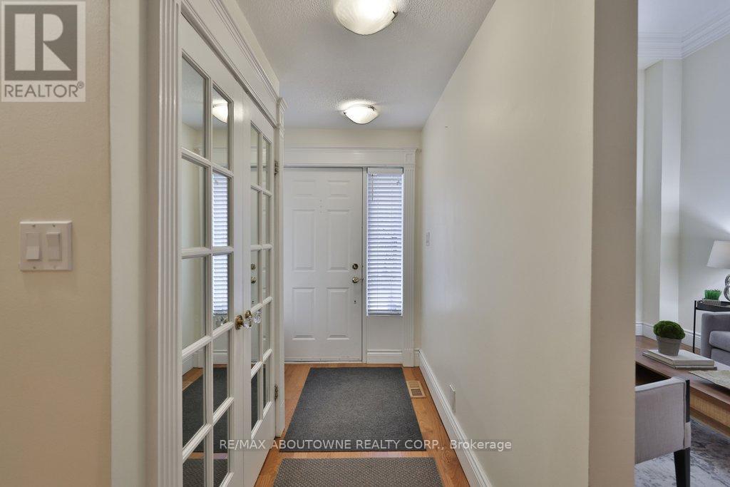 86 Forsythe Street, Oakville, Ontario  L6K 3J8 - Photo 3 - W12995146