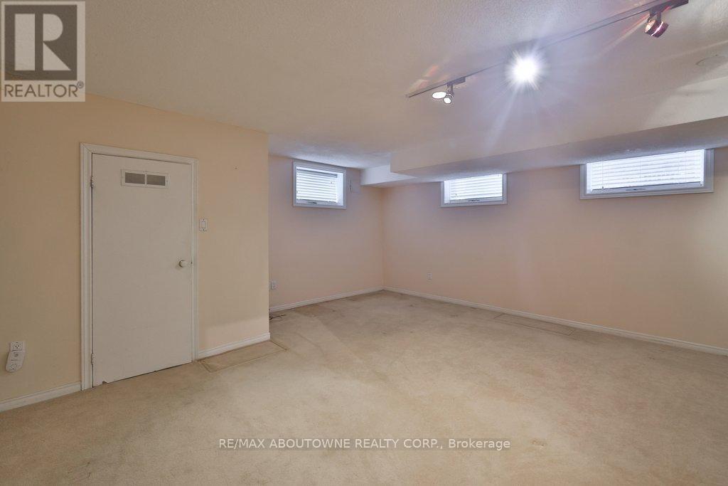 86 Forsythe Street, Oakville, Ontario  L6K 3J8 - Photo 34 - W12995146