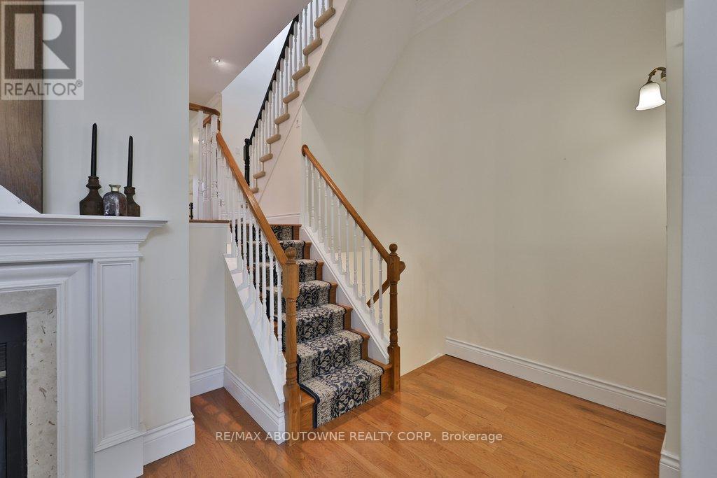 86 Forsythe Street, Oakville, Ontario  L6K 3J8 - Photo 8 - W12995146