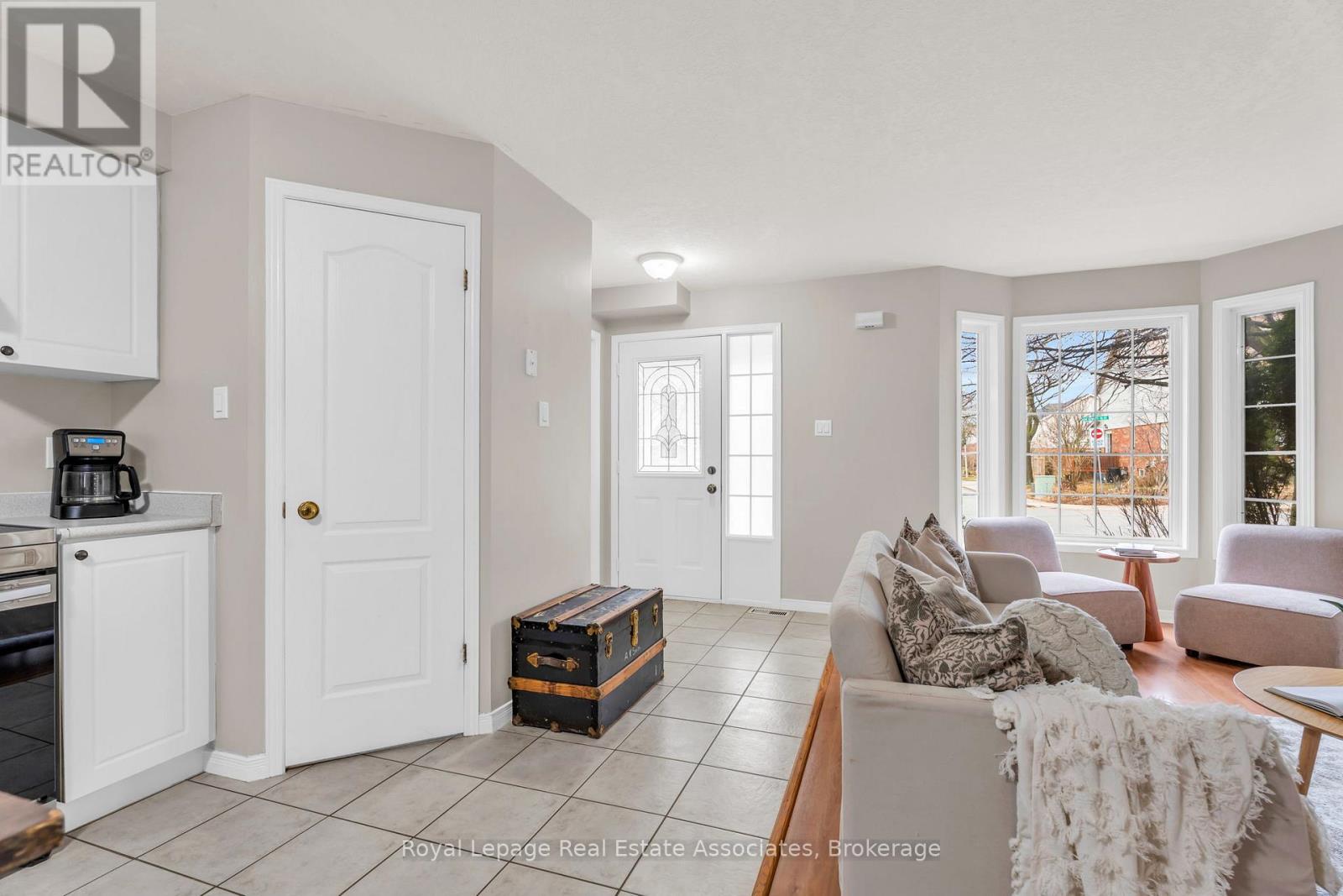 154 Montgomery Boulevard, Orangeville, Ontario  L9W 5B8 - Photo 4 - W12995176