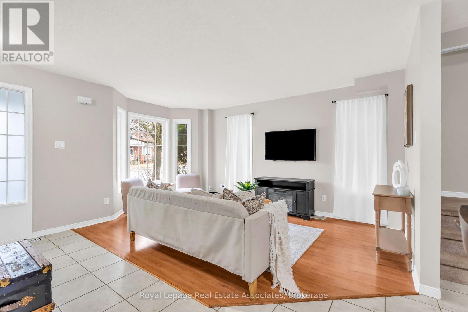 154 Montgomery Boulevard, Orangeville, Ontario  L9W 5B8 - Photo 6 - W12995176