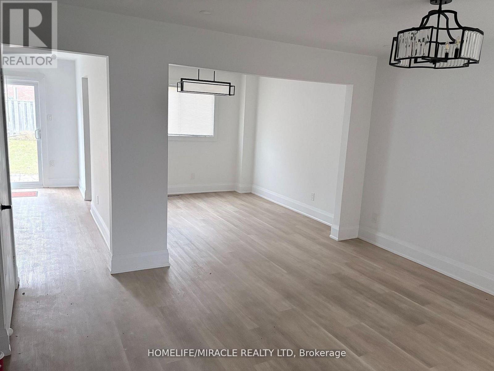 Main Floor - 21 Ecclestone Drive, Brampton, Ontario  L6X 3N7 - Photo 4 - W12995200