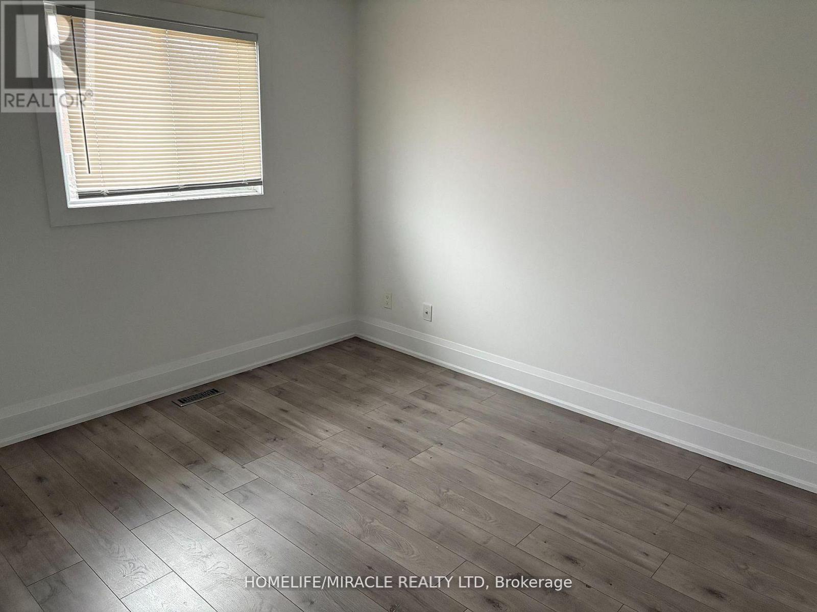 Main Floor - 21 Ecclestone Drive, Brampton, Ontario  L6X 3N7 - Photo 8 - W12995200