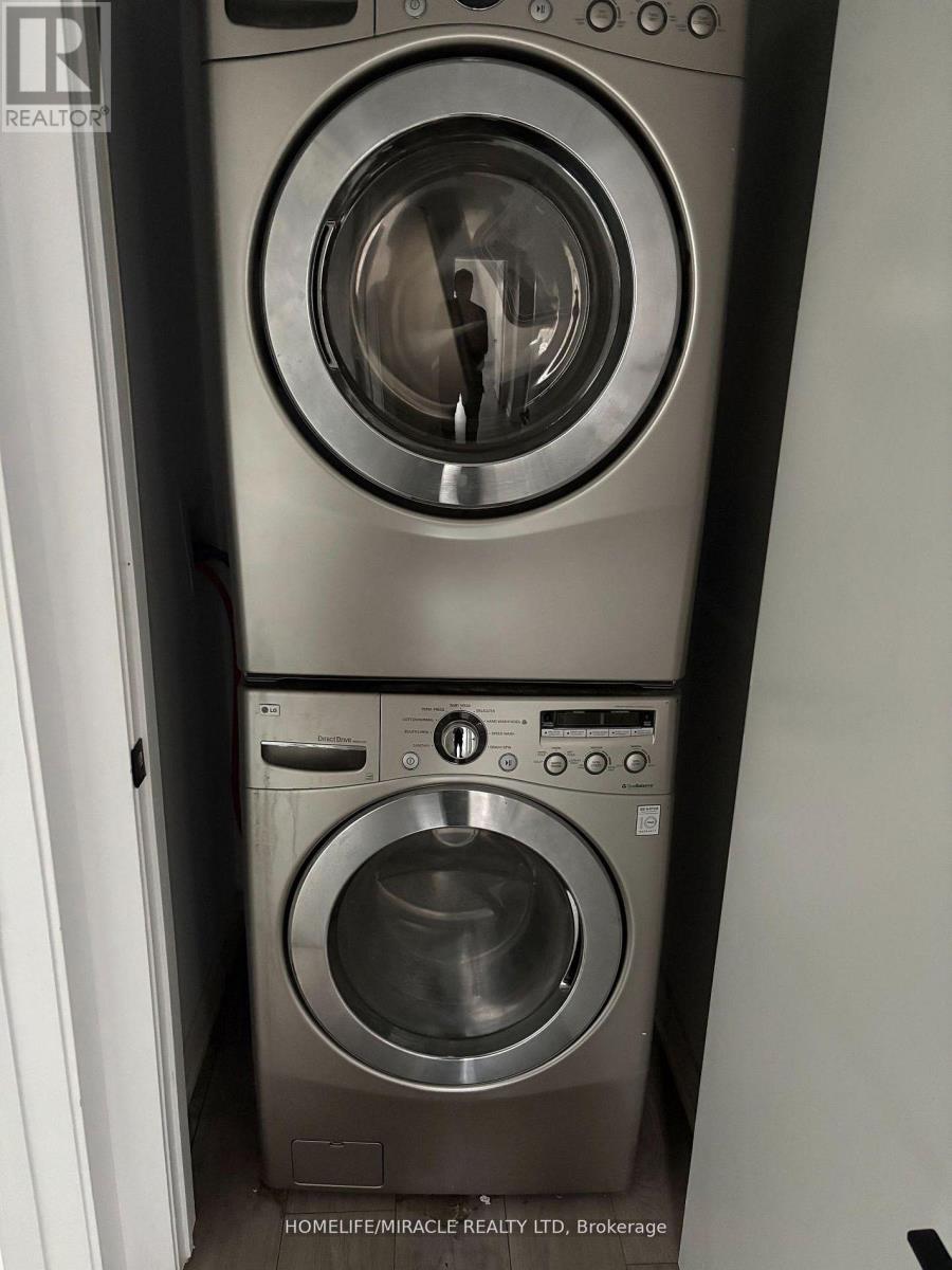 Main Floor - 21 Ecclestone Drive, Brampton, Ontario  L6X 3N7 - Photo 9 - W12995200