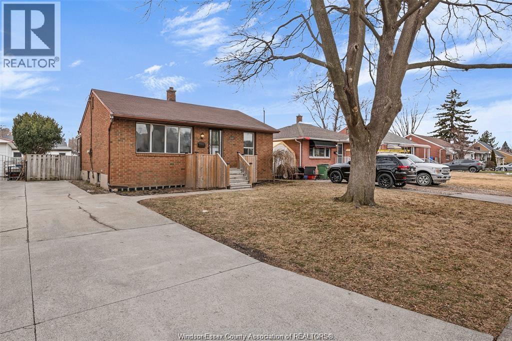 1217 Harrison, Windsor, Ontario  N9C 3J4 - Photo 3 - 26008062