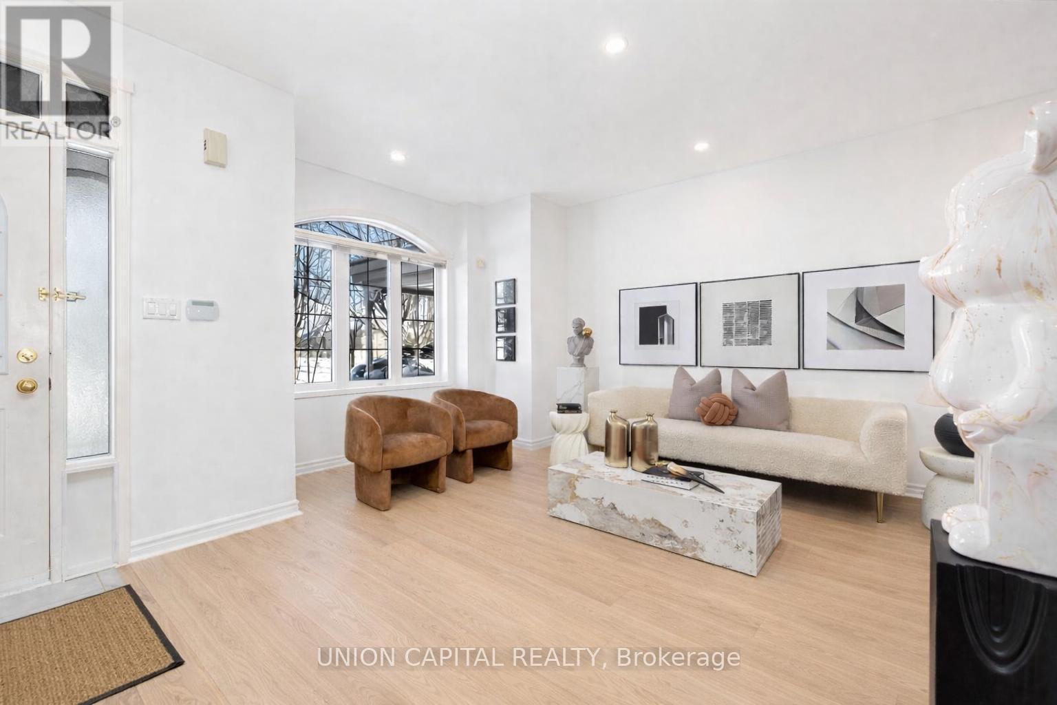 29 Queen's Plate Drive, Markham, Ontario  L6C 2A9 - Photo 2 - N12927968