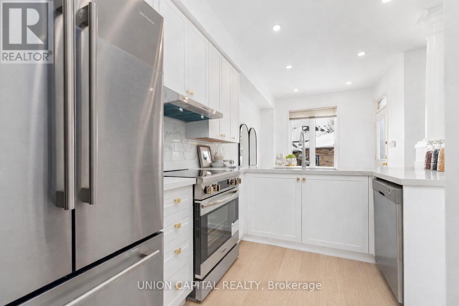 29 Queen's Plate Drive, Markham, Ontario  L6C 2A9 - Photo 5 - N12927968