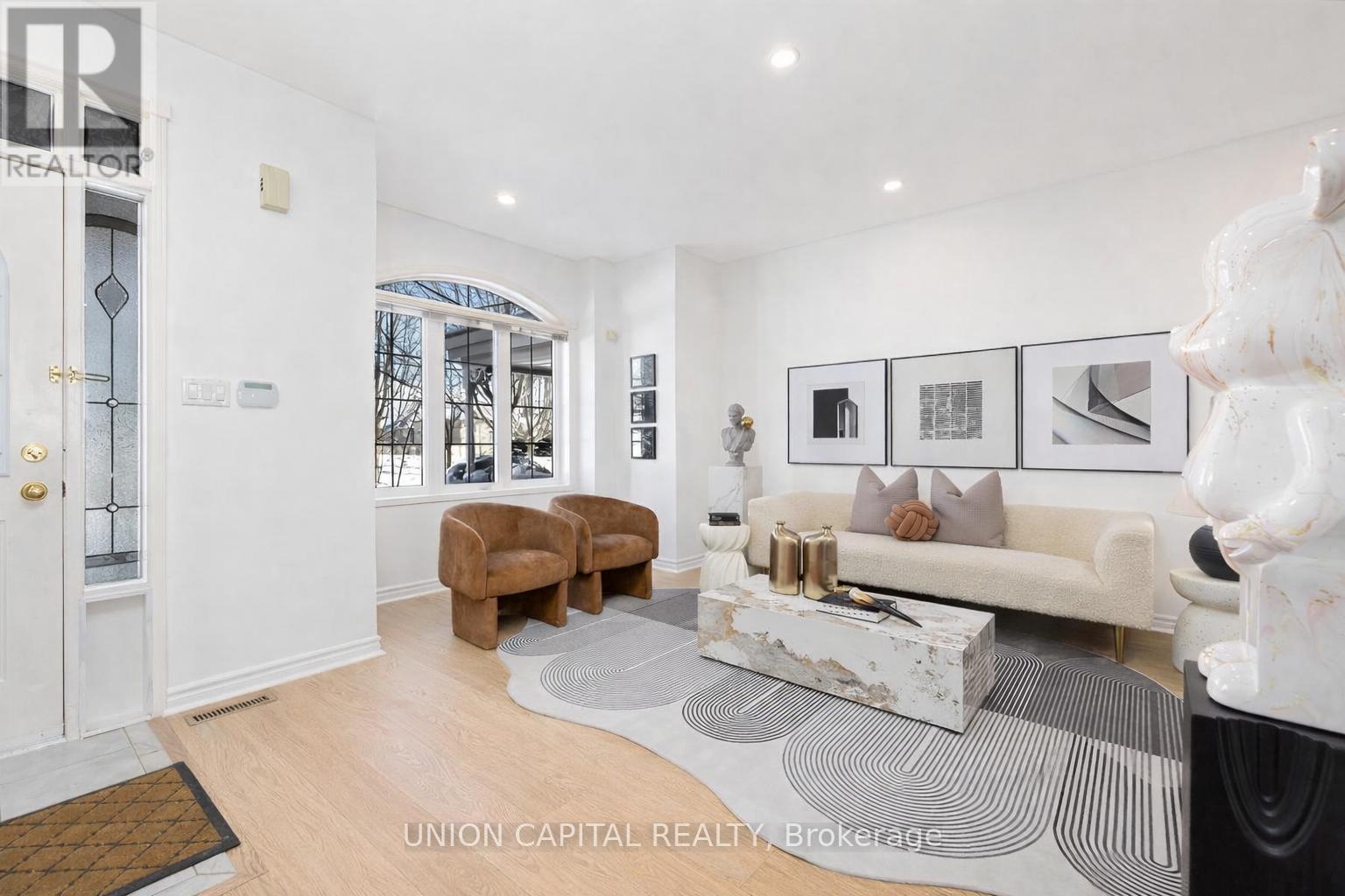 29 Queen's Plate Drive, Markham, Ontario  L6C 2A9 - Photo 3 - N12927968