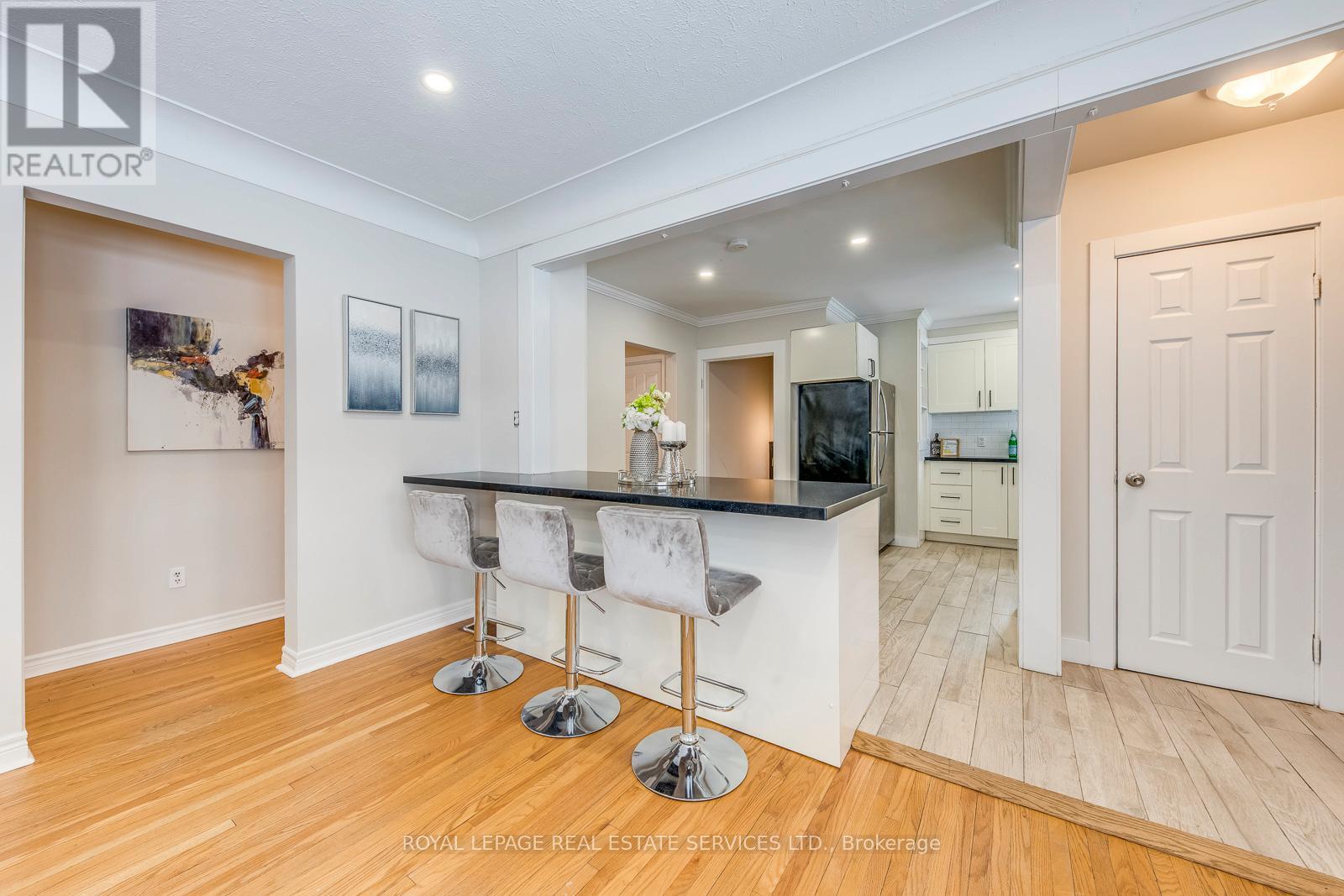 186 Fernwood Crescent, Hamilton, Ontario  L8T 3L4 - Photo 3 - X12994920