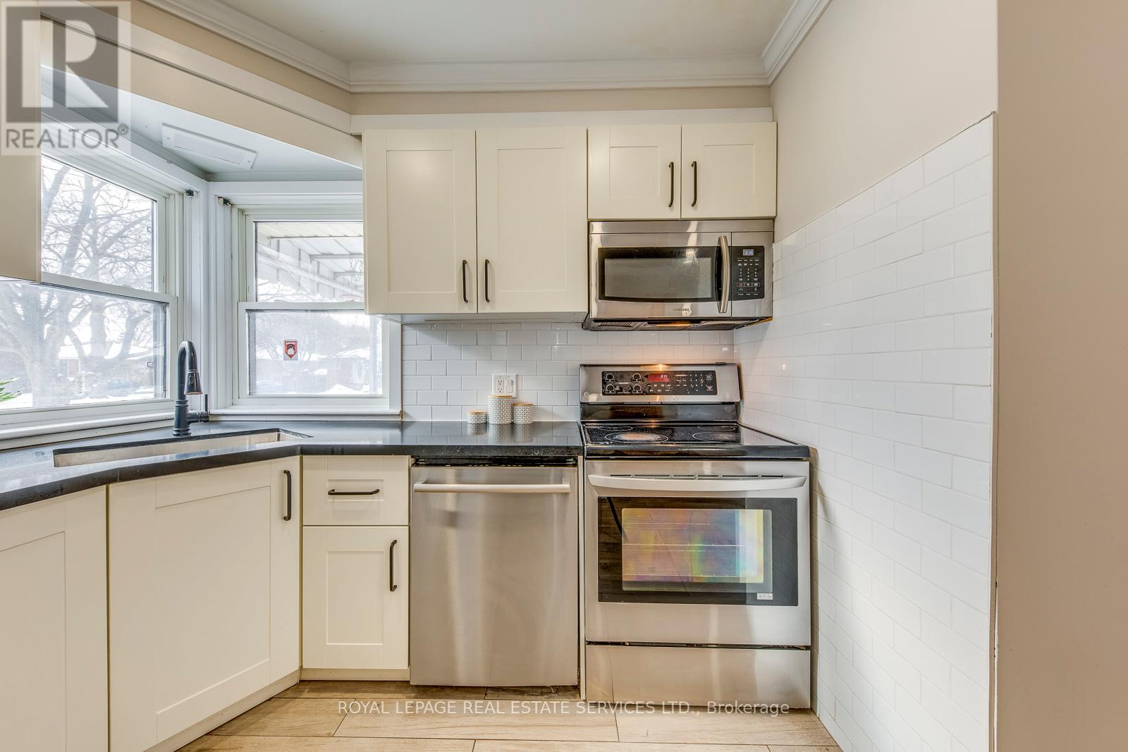 186 Fernwood Crescent, Hamilton, Ontario  L8T 3L4 - Photo 9 - X12994920