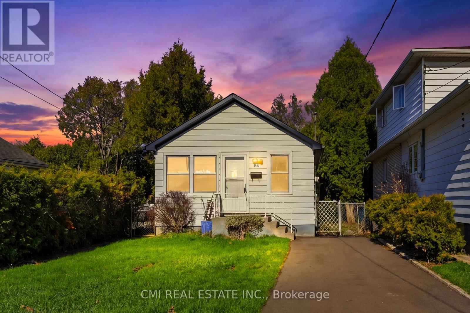 86 ADAIR AVENUE S, Hamilton, Ontario