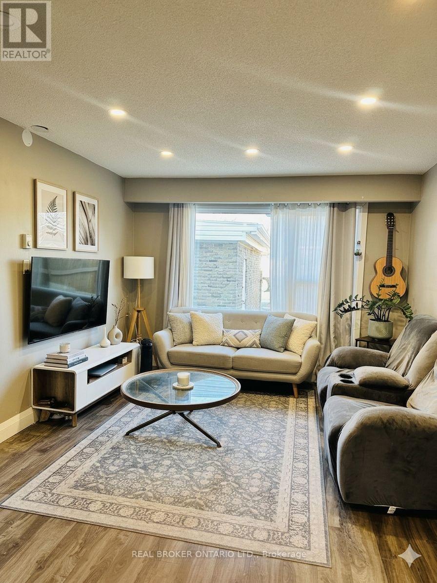 8 RALGREEN CRESCENT, Kitchener, Ontario