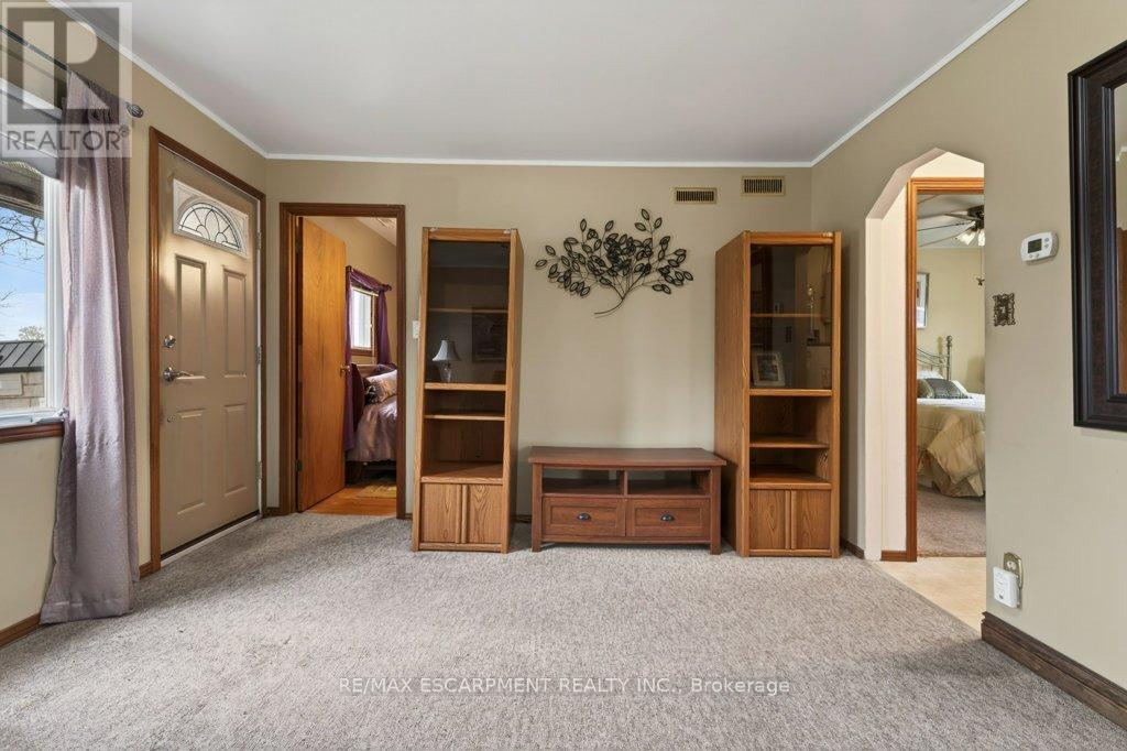 5 Mahony Avenue, Hamilton, Ontario  L8H 3C3 - Photo 5 - X12995134