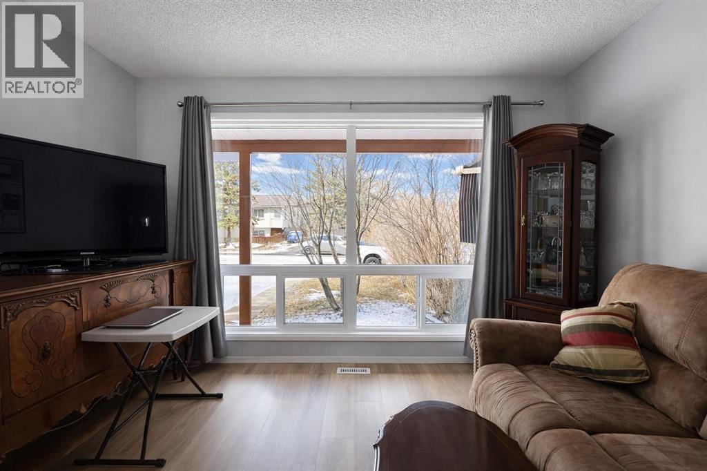 5743 56 Street, Rocky Mountain House, Alberta  T4T 1J8 - Photo 7 - A2300075