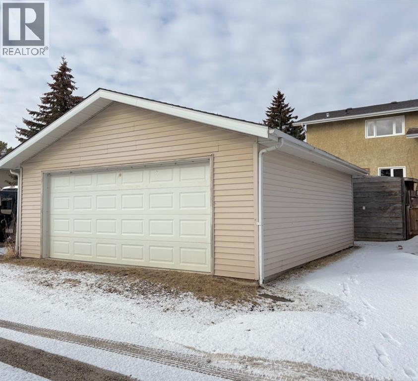 5743 56 Street, Rocky Mountain House, Alberta  T4T 1J8 - Photo 2 - A2300075