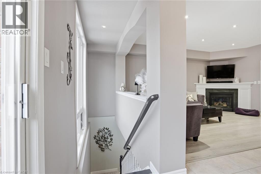 5317 Applegarth Drive, Burlington, Ontario  L7L 7E3 - Photo 12 - 40818235