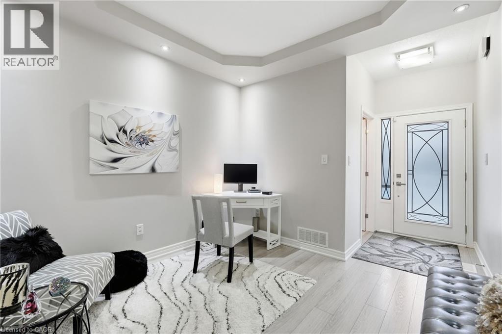 5317 Applegarth Drive, Burlington, Ontario  L7L 7E3 - Photo 7 - 40818235