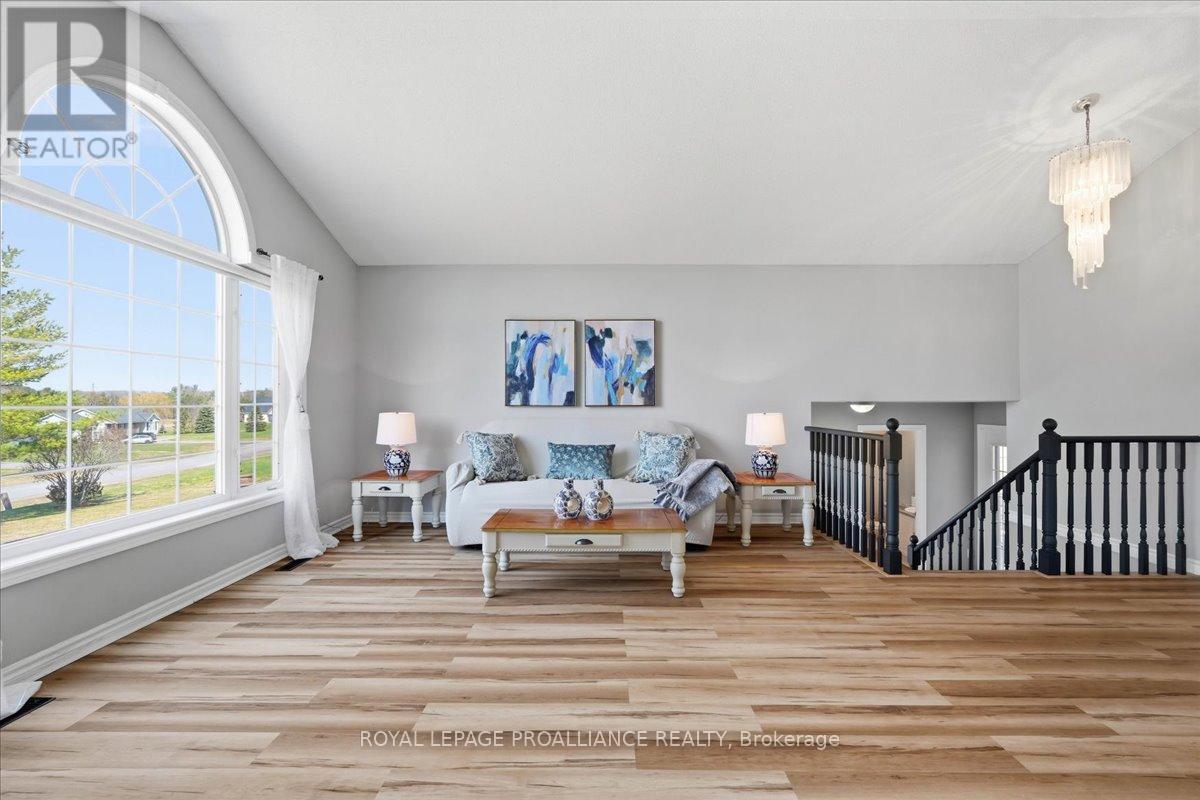 113 Deerfield Drive, Quinte West, Ontario  K8V 0B2 - Photo 10 - X12995378