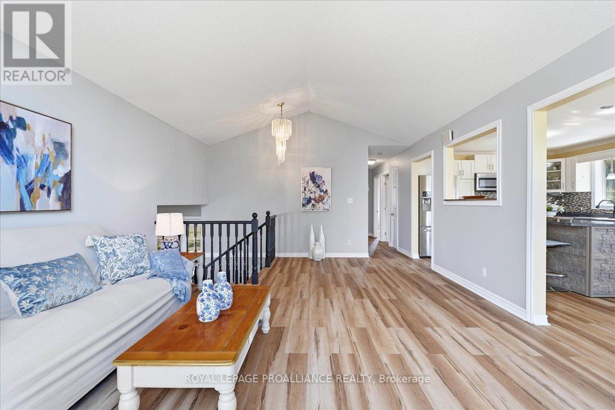 113 Deerfield Drive, Quinte West, Ontario  K8V 0B2 - Photo 11 - X12995378