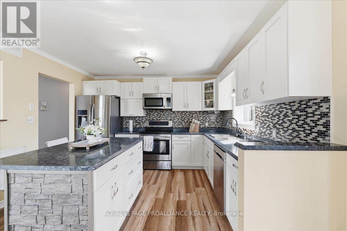 113 Deerfield Drive, Quinte West, Ontario  K8V 0B2 - Photo 14 - X12995378