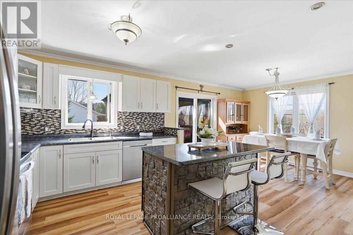 113 Deerfield Drive, Quinte West, Ontario  K8V 0B2 - Photo 17 - X12995378