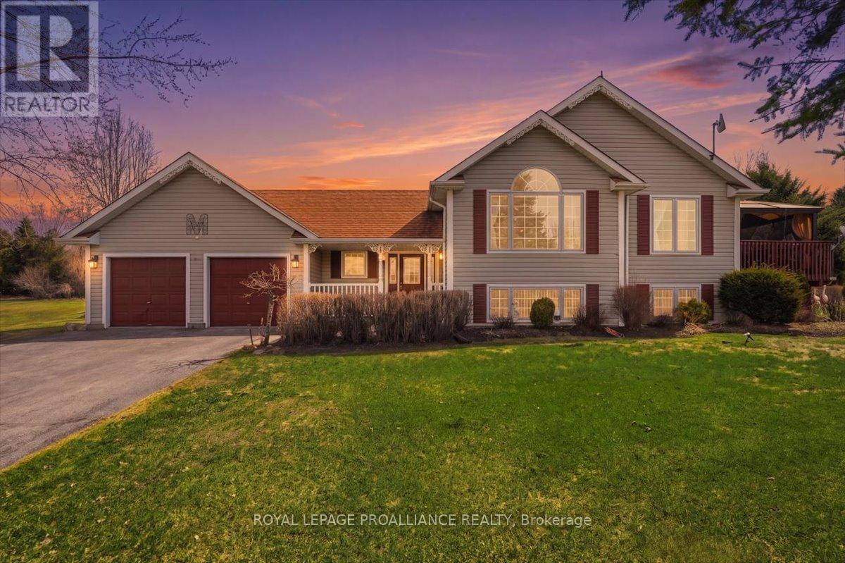 113 Deerfield Drive, Quinte West, Ontario  K8V 0B2 - Photo 2 - X12995378