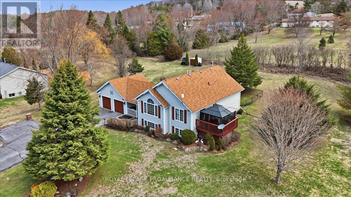 113 Deerfield Drive, Quinte West, Ontario  K8V 0B2 - Photo 5 - X12995378