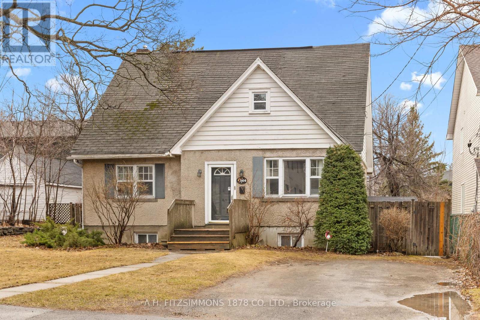 564 TWEEDSMUIR AVENUE, Ottawa, Ontario