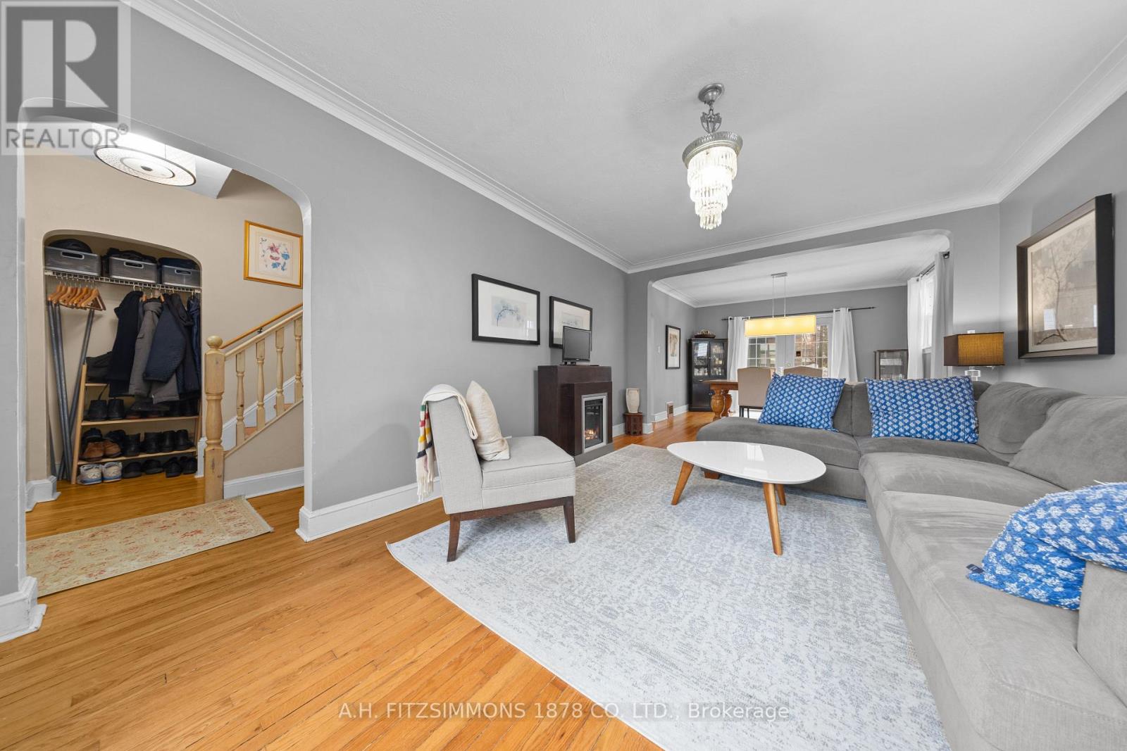 564 Tweedsmuir Avenue, Ottawa, Ontario K1Z 5P2 - Photo 4 - X12995262