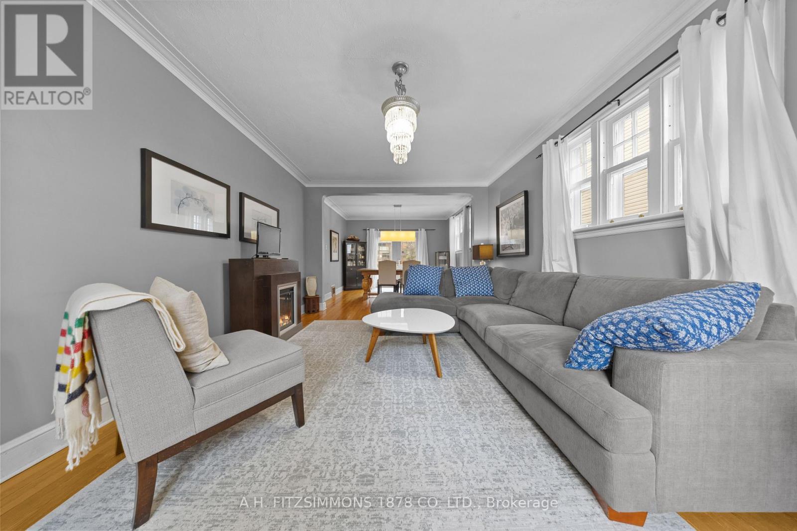 564 Tweedsmuir Avenue, Ottawa, Ontario K1Z 5P2 - Photo 5 - X12995262