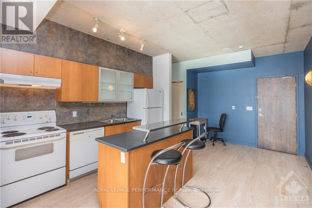 812 - 383 Cumberland Street, Ottawa, Ontario K1N 1J7 - Photo 2 - X12995384