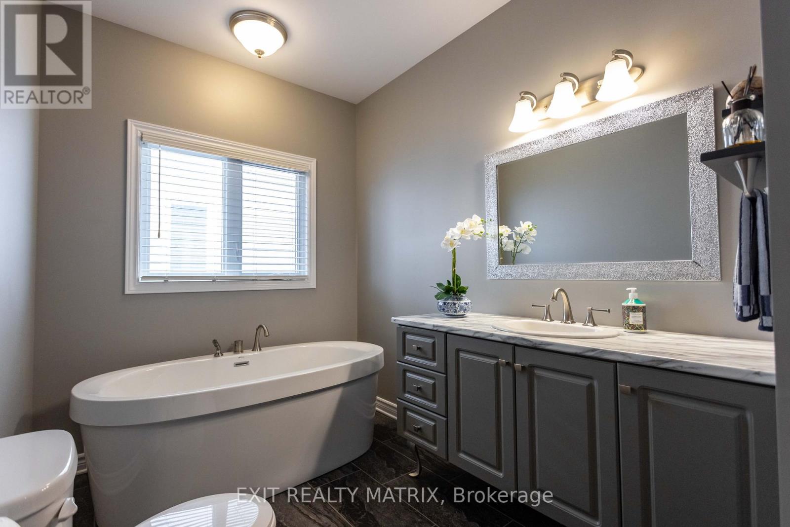 484 Bruges Street, Russell, Ontario K0A 1W0 - Photo 36 - X12995402