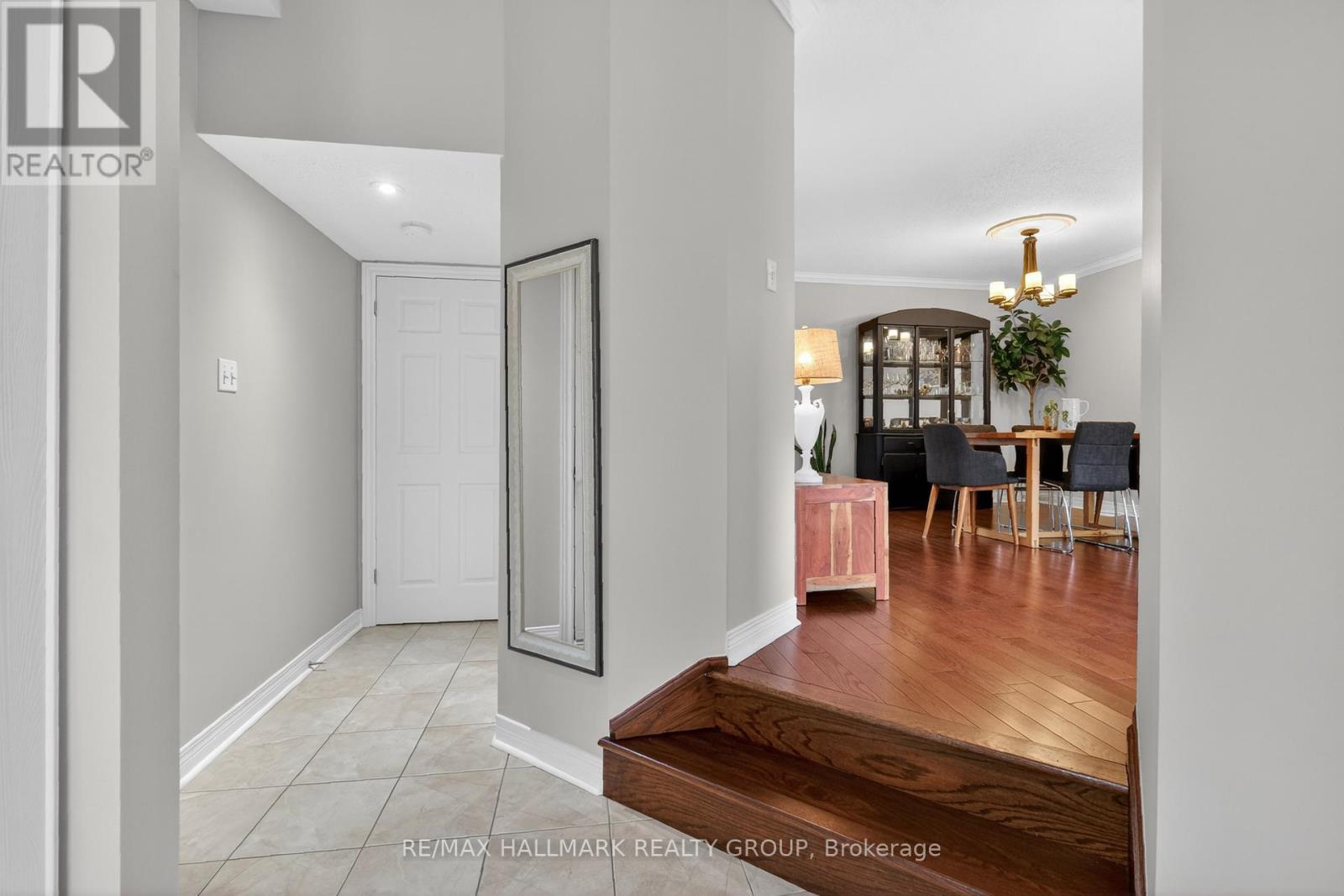 2041 Cherington Crescent, Ottawa, Ontario K4A 4Z9 - Photo 3 - X12995434