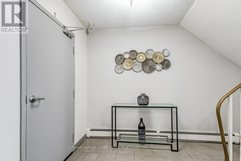 302 - 6 Shettleston Drive, Cambridge, Ontario  N3H 5E7 - Photo 3 - X12995256