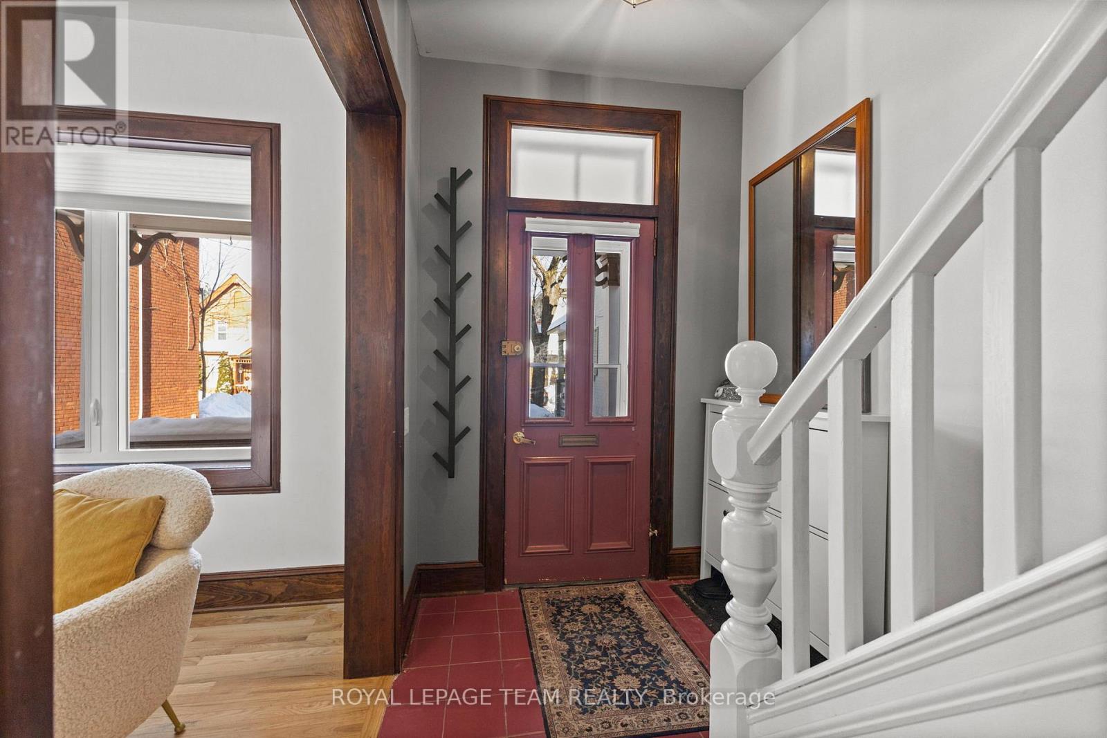 92 Third Avenue, Ottawa, Ontario  K1S 2J8 - Photo 4 - X12923482