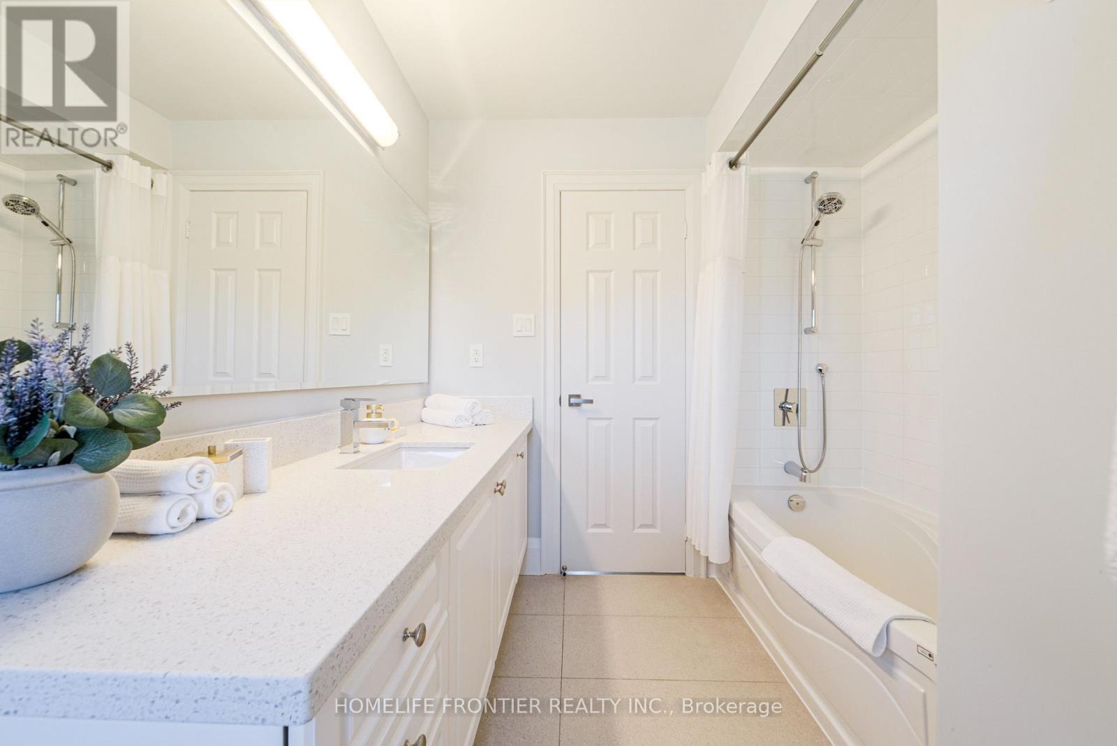 126 Forecastle Road, Vaughan, Ontario  L4K 5H7 - Photo 27 - N12989444