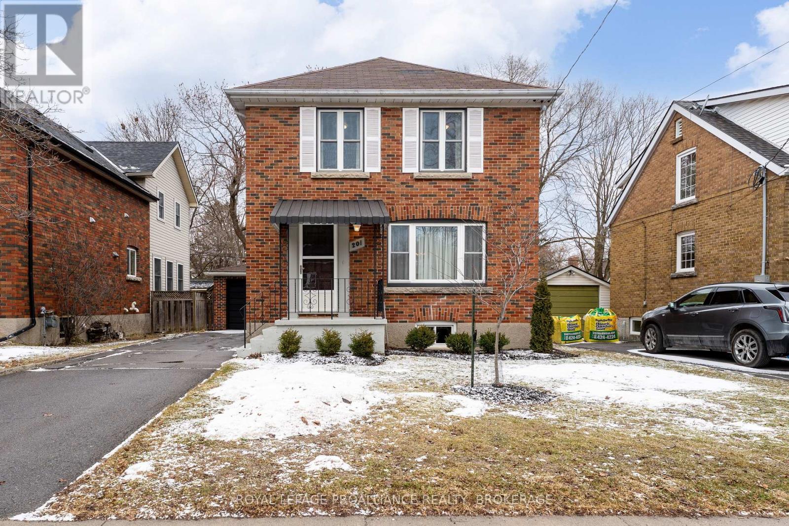 201 Willingdon Avenue, Kingston, Ontario  K7L 4H9 - Photo 2 - X12995428