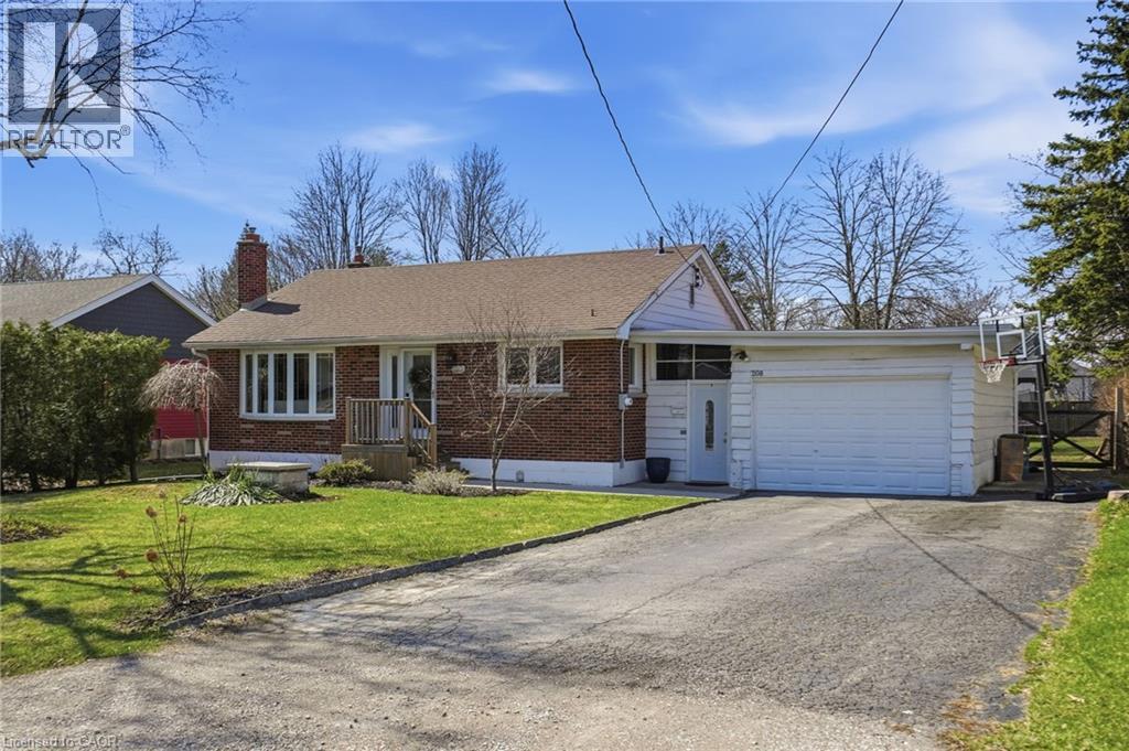 208 Seneca Avenue, Hamilton, Ontario  L9B 1M2 - Photo 2 - 40818962