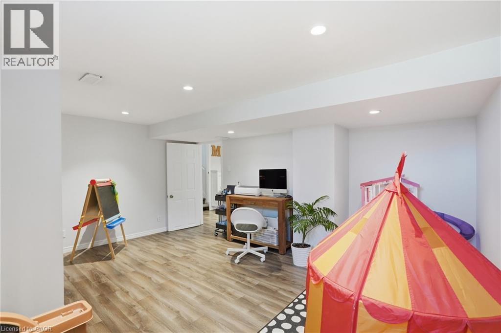 208 Seneca Avenue, Hamilton, Ontario  L9B 1M2 - Photo 37 - 40818962