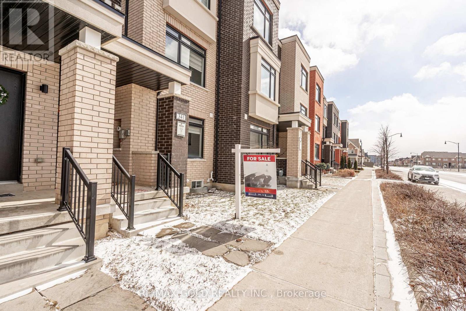 341 Veterans Drive, Brampton, Ontario  L7A 0B2 - Photo 2 - W12899004