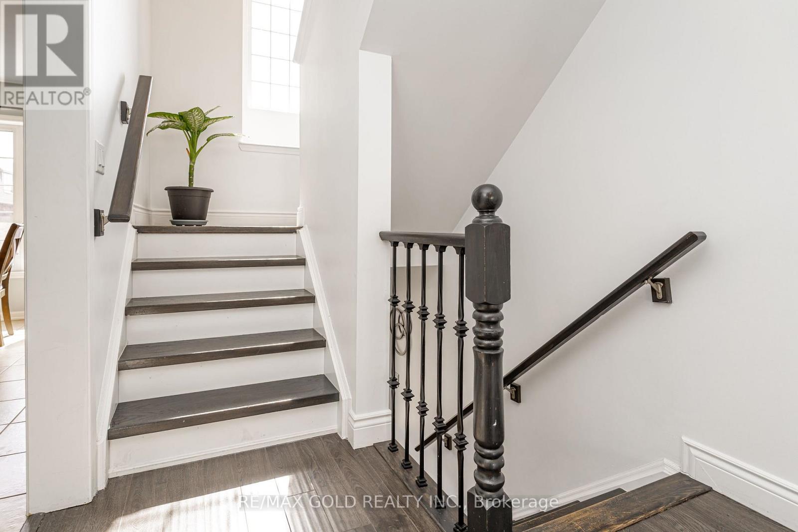 84 Vanhorne Close, Brampton, Ontario  L7A 0X9 - Photo 17 - W12925062