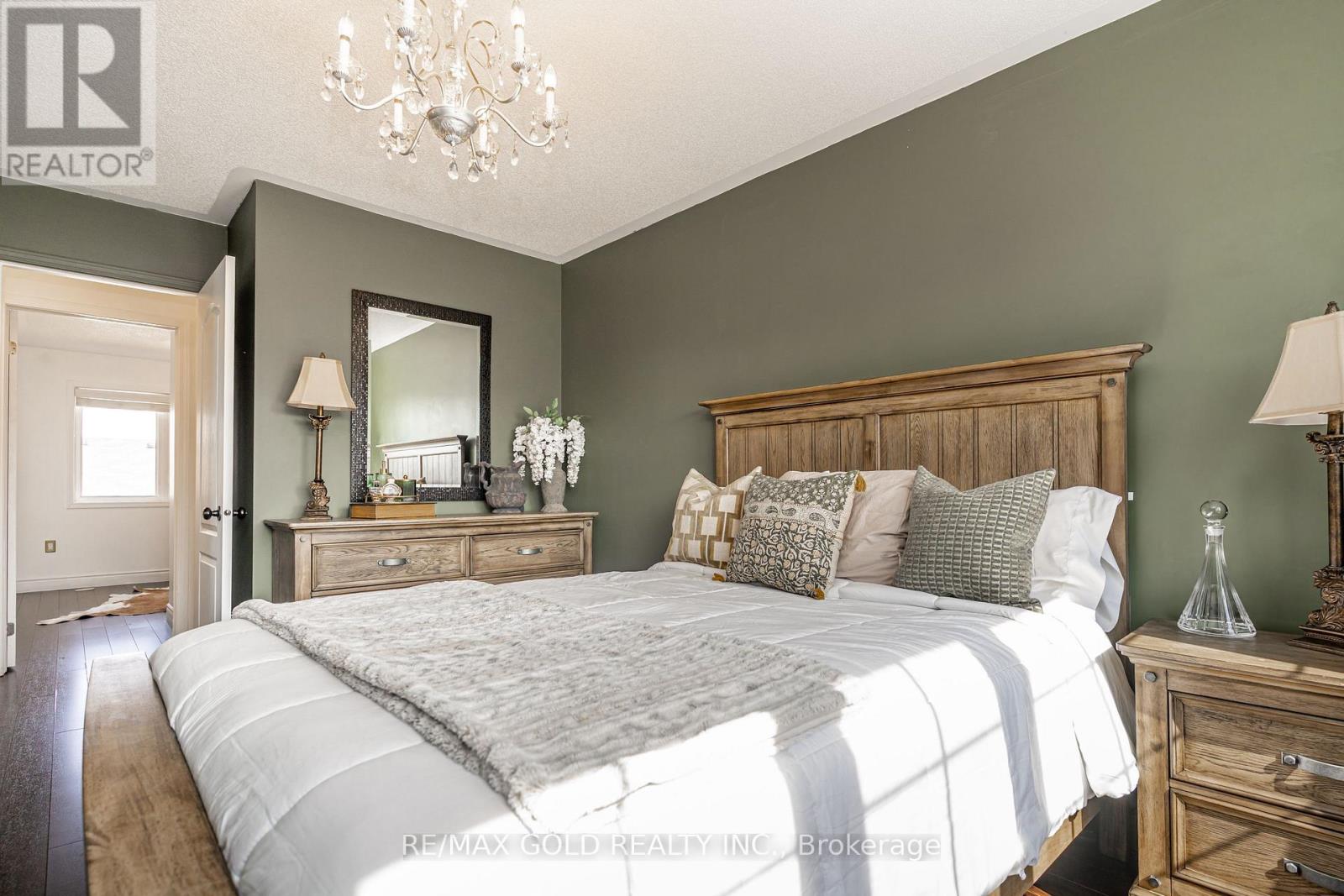 84 Vanhorne Close, Brampton, Ontario  L7A 0X9 - Photo 19 - W12925062