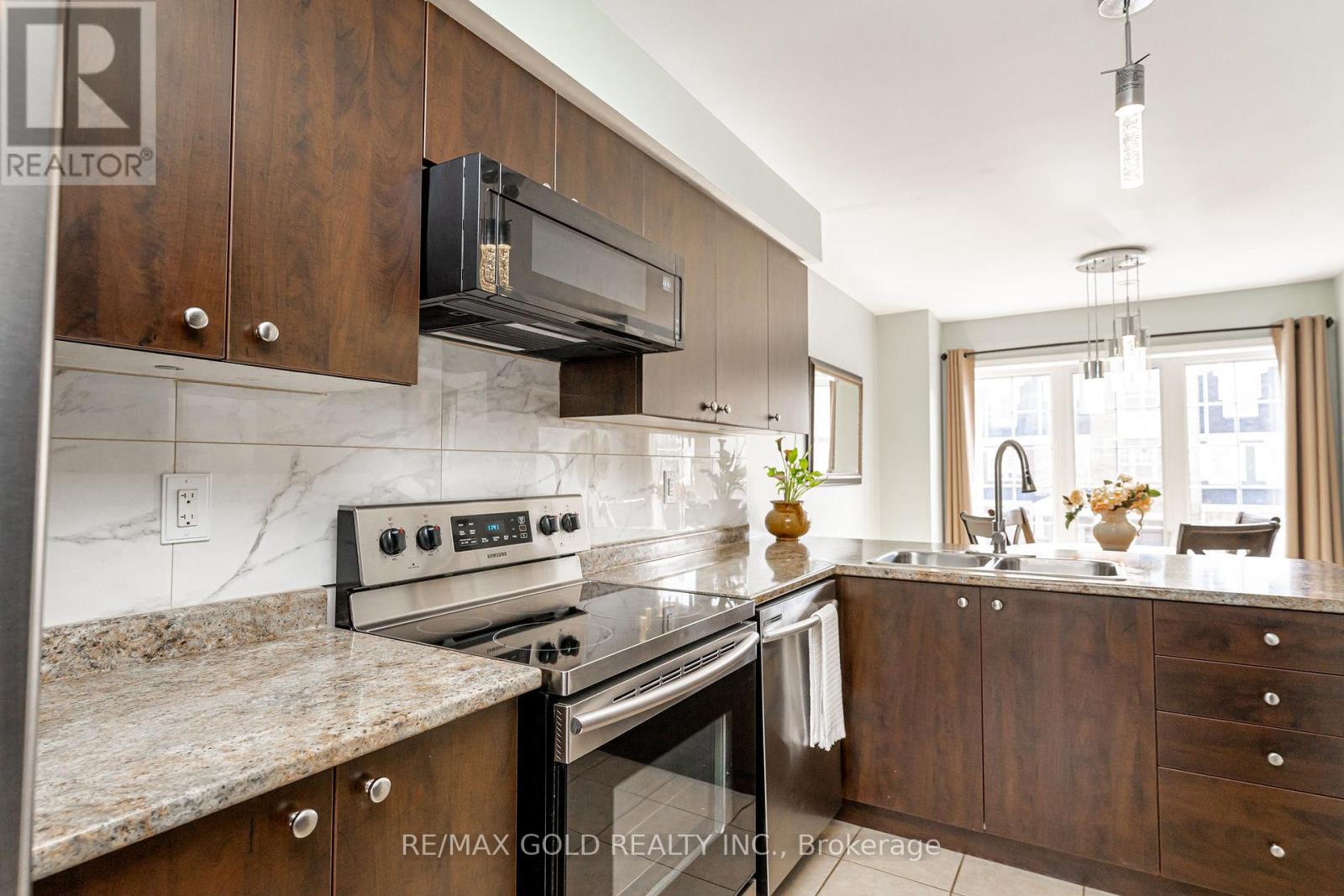 84 Vanhorne Close, Brampton, Ontario  L7A 0X9 - Photo 10 - W12925062